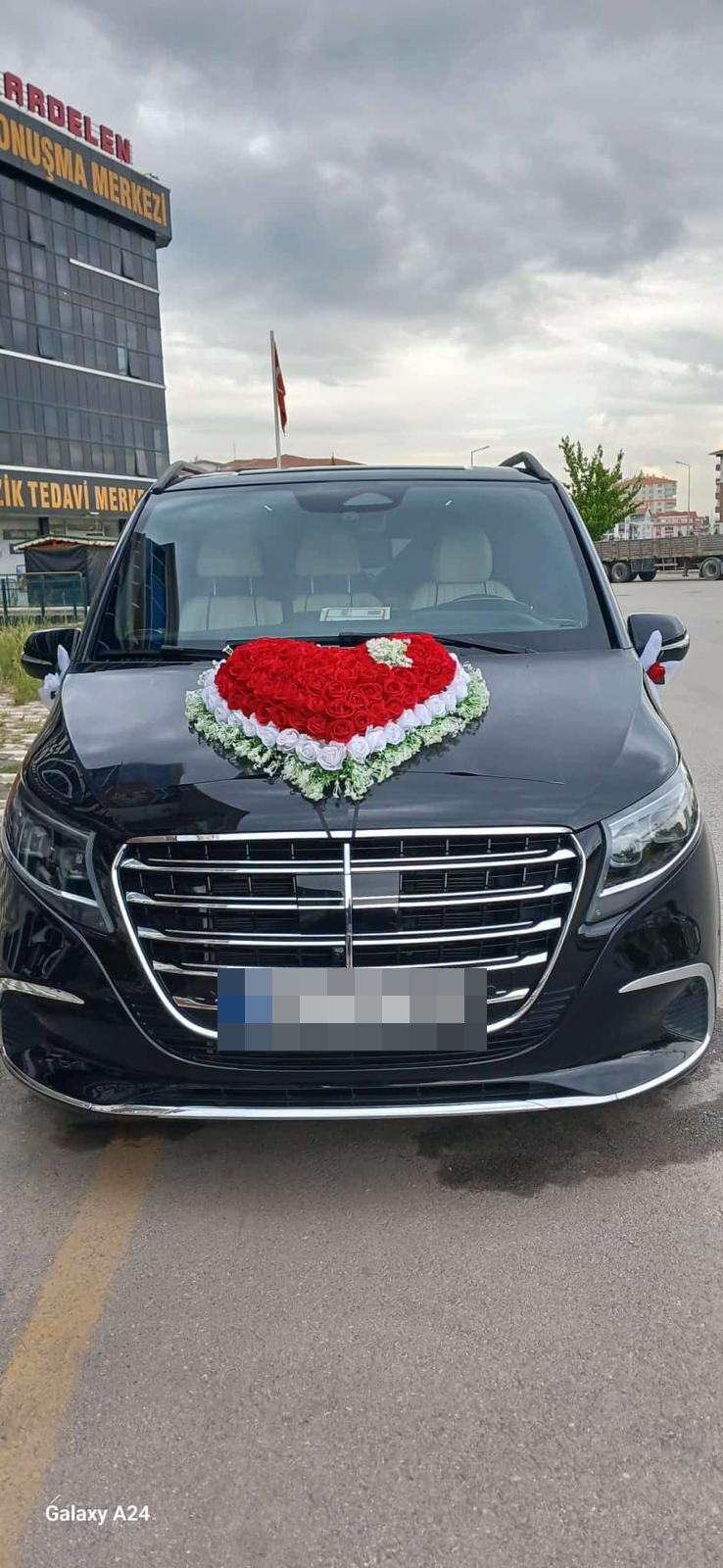 Kalp gül süslemeli Vito VIP düğün aracı